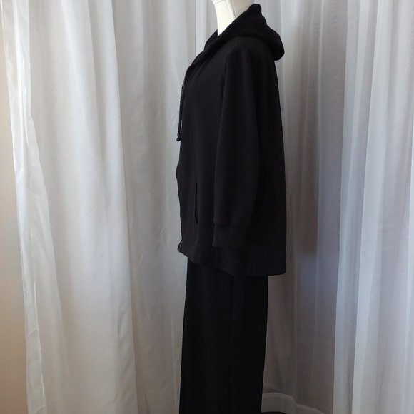 Bundled Curvy Plus Size Sweatsuit. XL - Picture 7 of 9